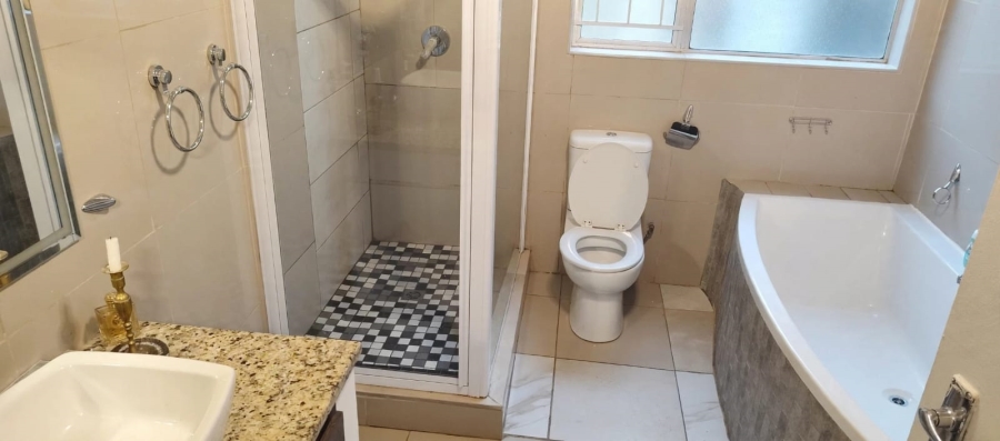 5 Bedroom Property for Sale in Pellissier Free State